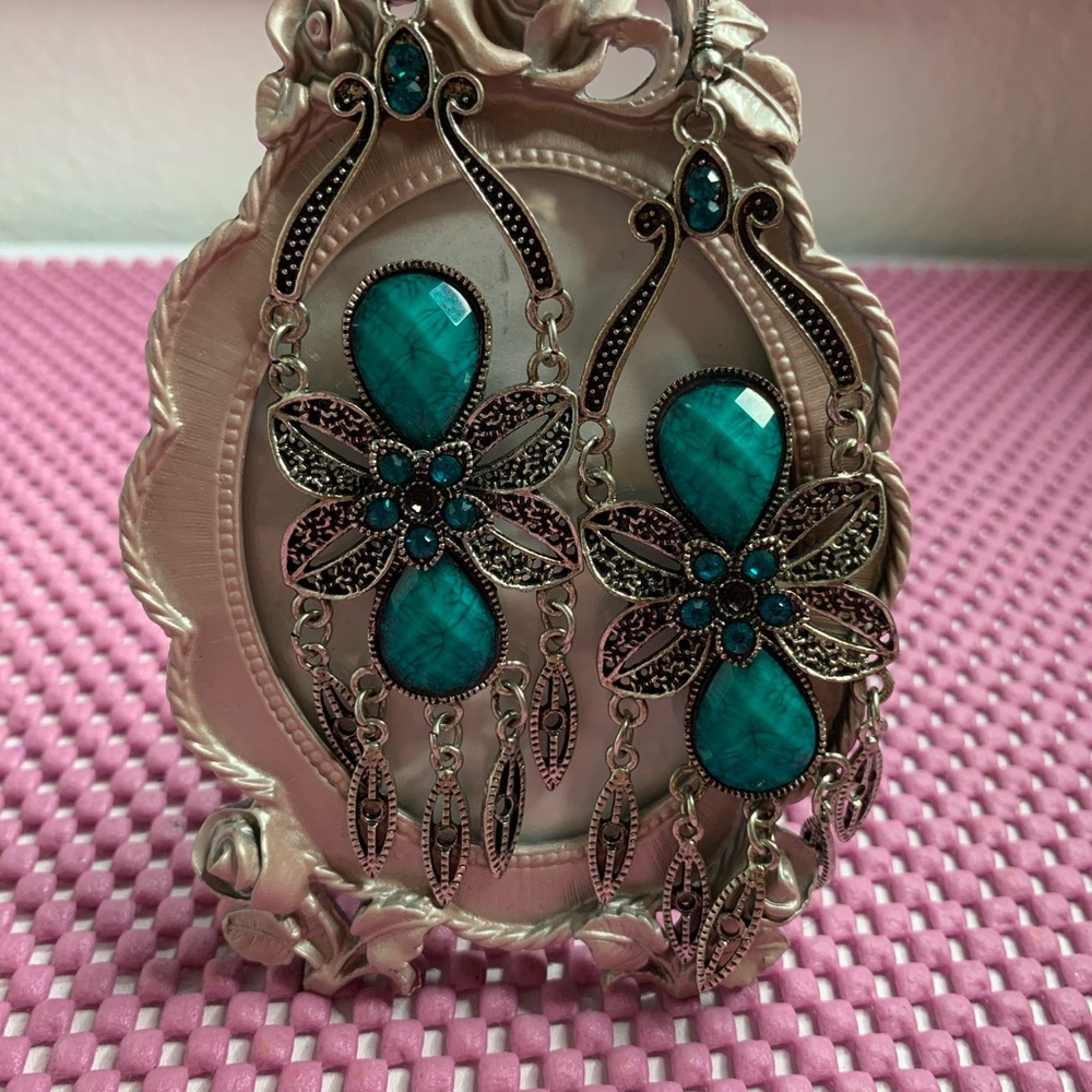 Teal Dangling earrings!